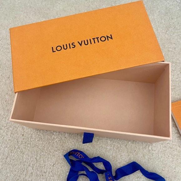 Louis Vuitton Box Set (Ribbon & Booklet included) - Picture 2 of 10